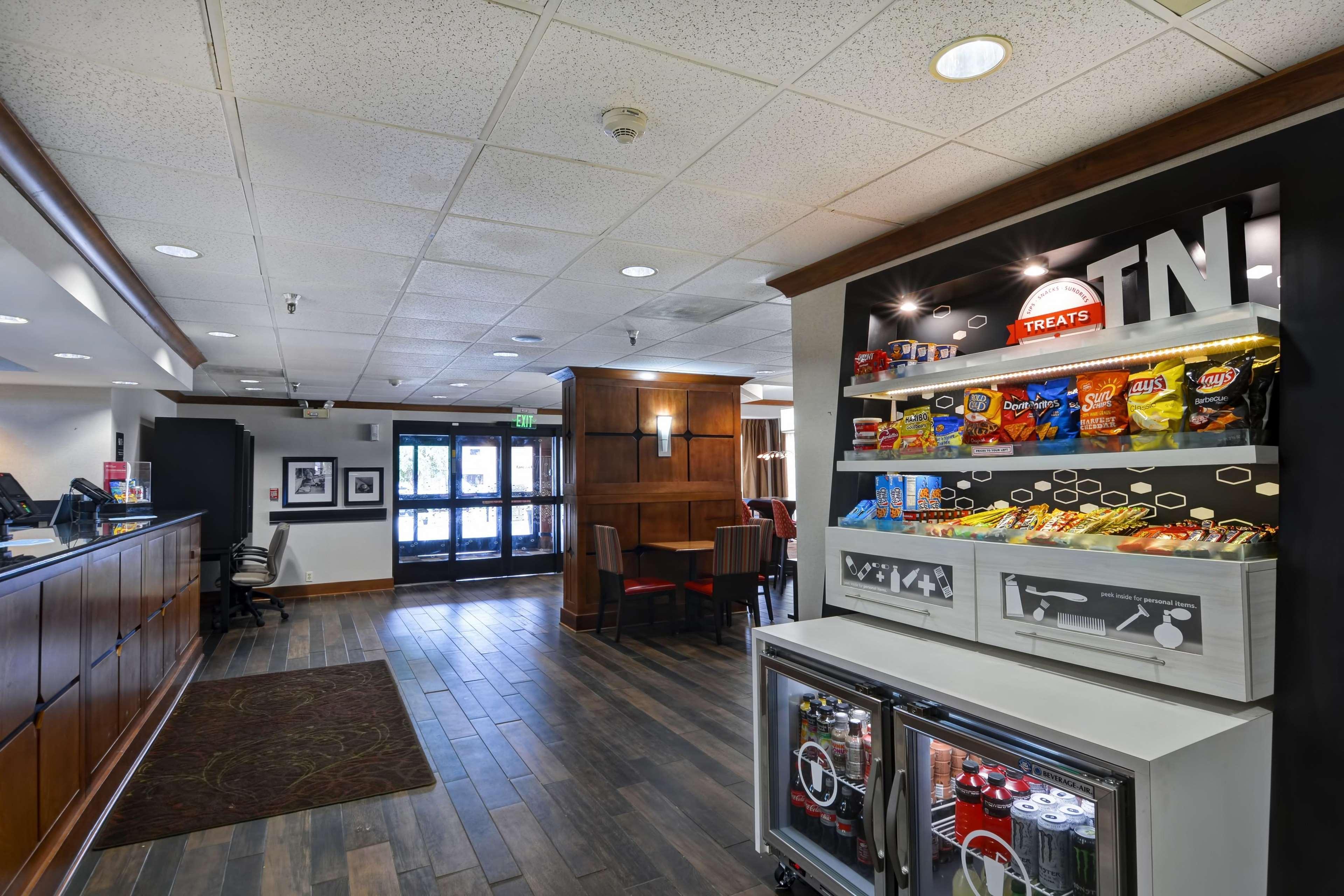 Hampton Inn Memphis Poplar Bagian luar foto