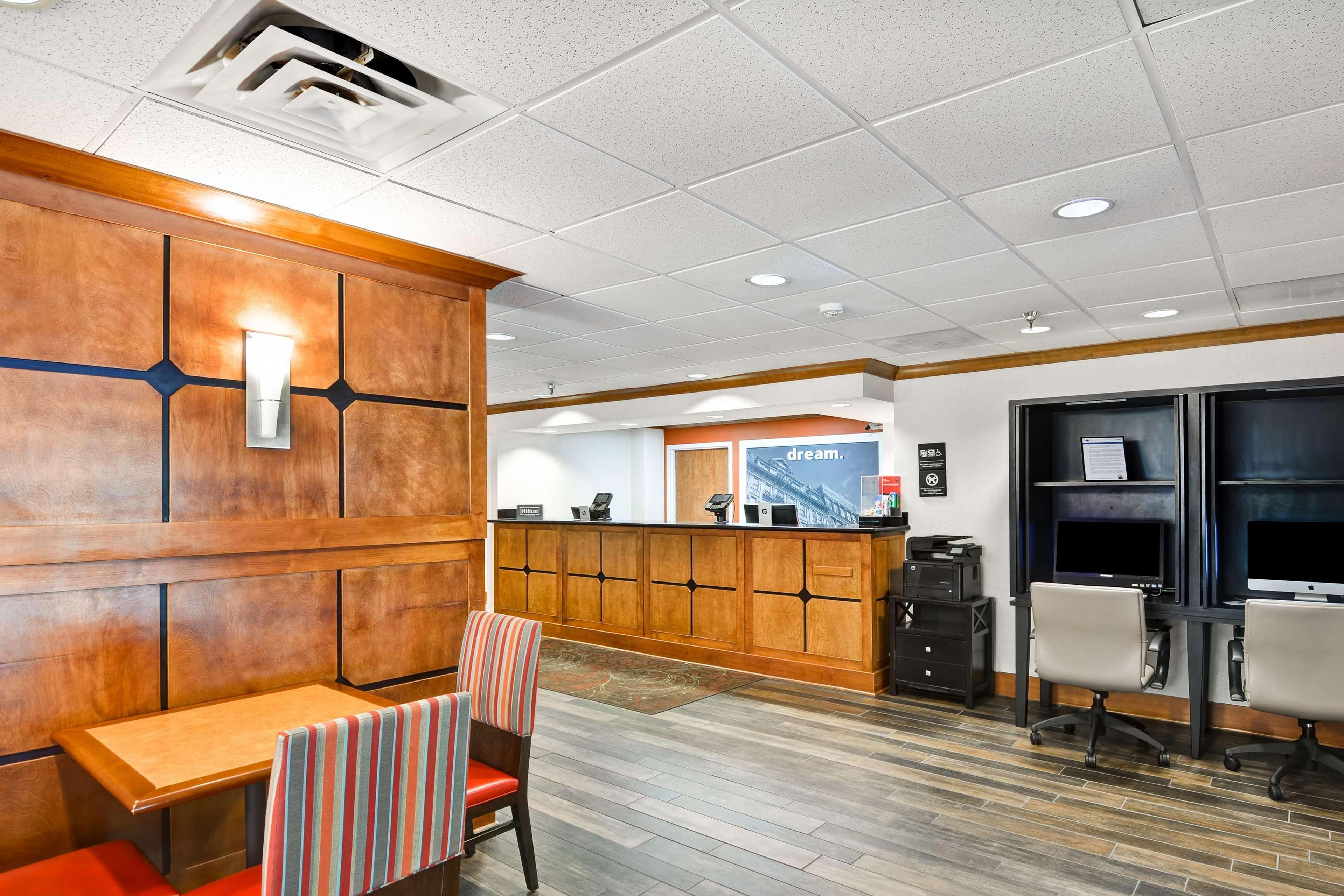 Hampton Inn Memphis Poplar Bagian luar foto