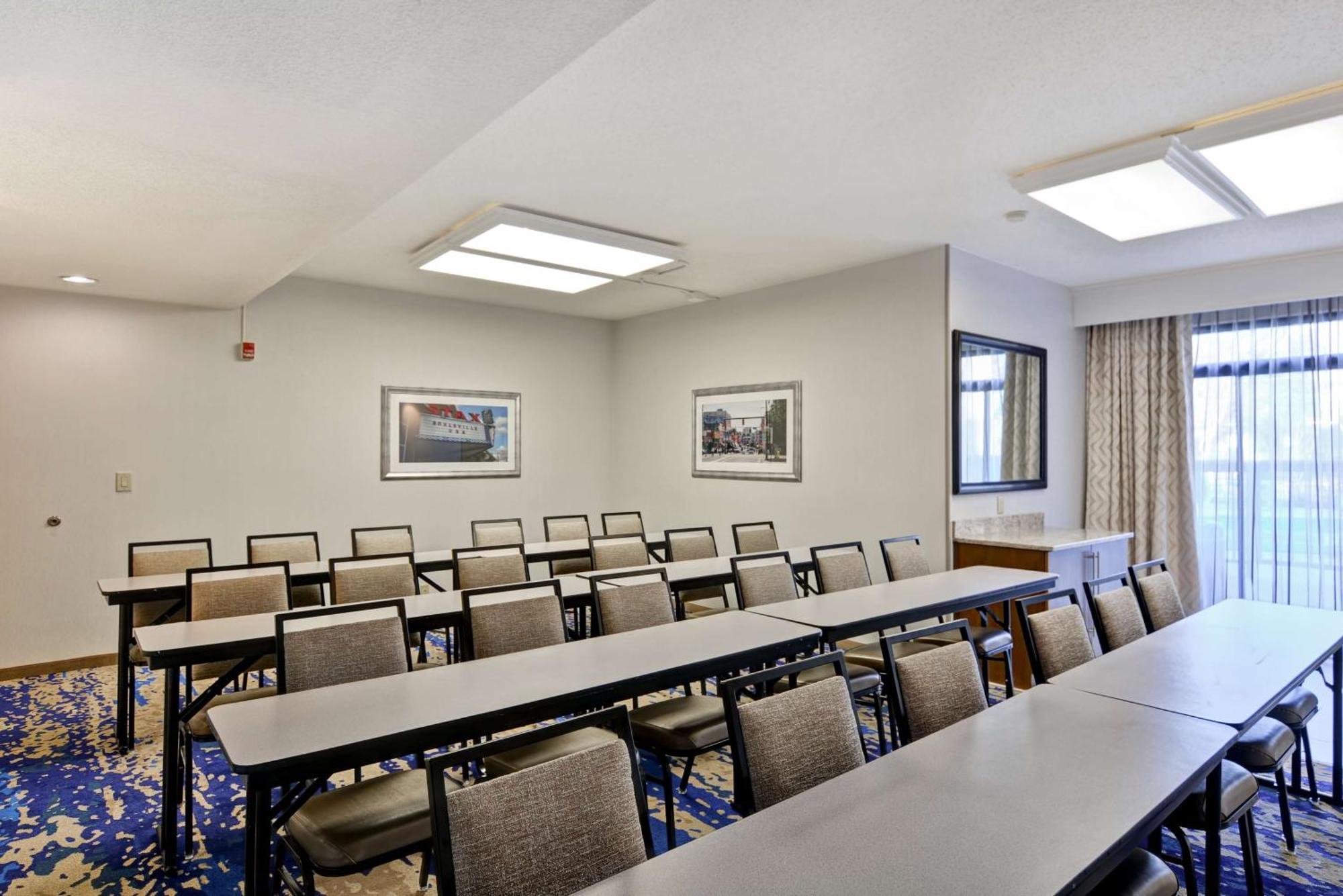 Hampton Inn Memphis Poplar Bagian luar foto