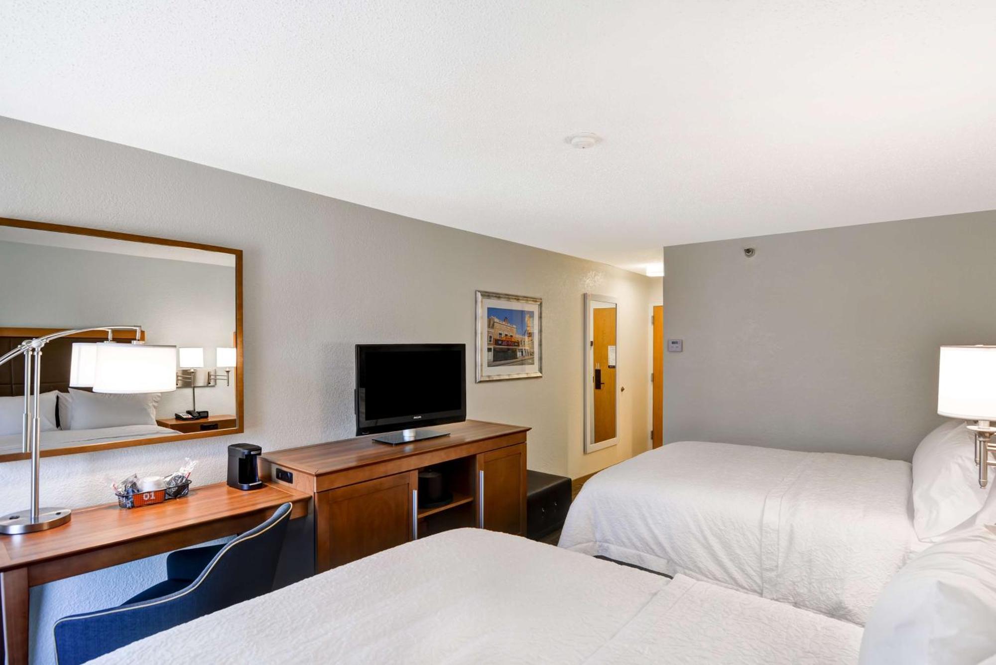 Hampton Inn Memphis Poplar Bagian luar foto