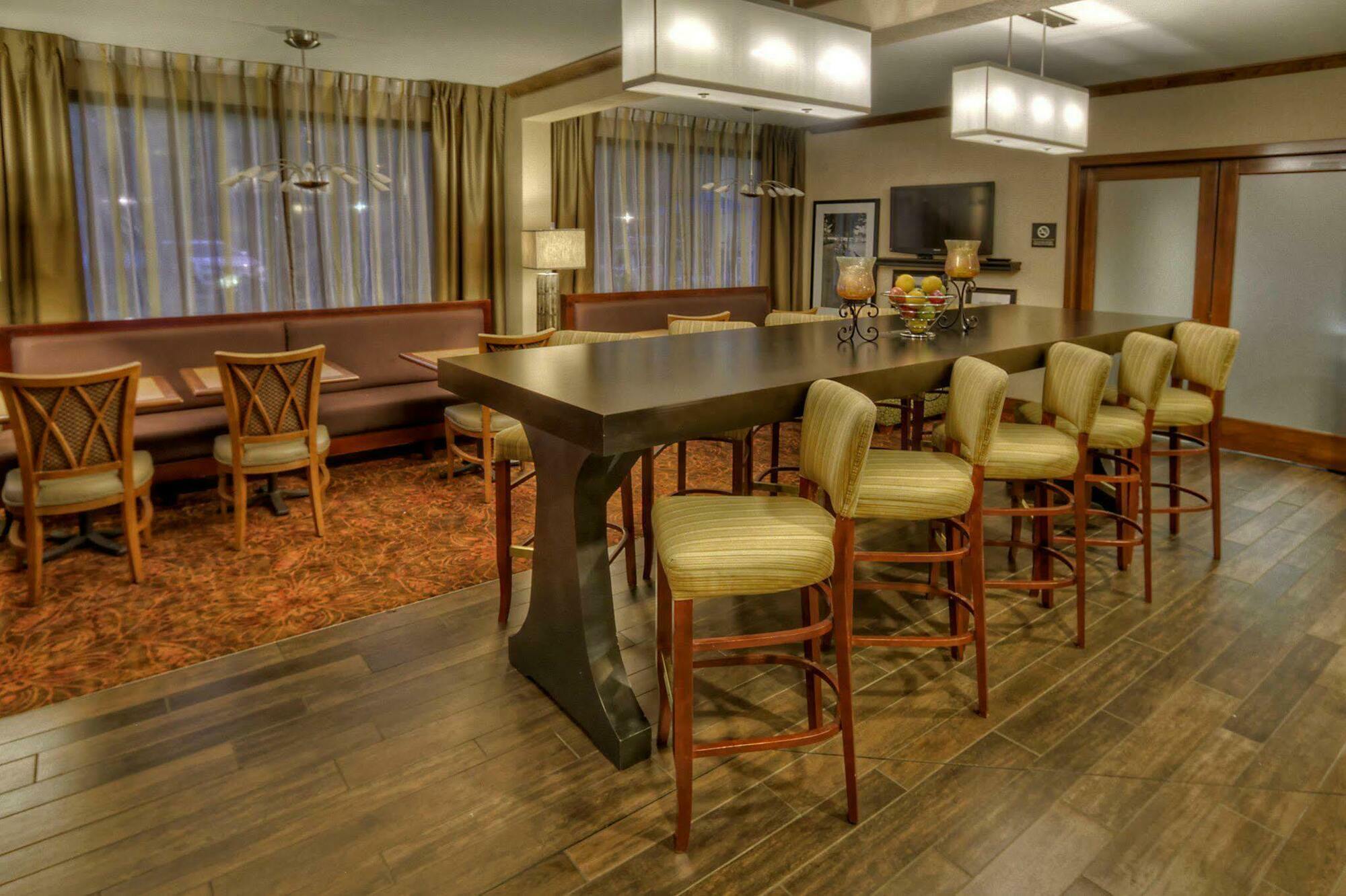 Hampton Inn Memphis Poplar Bagian luar foto