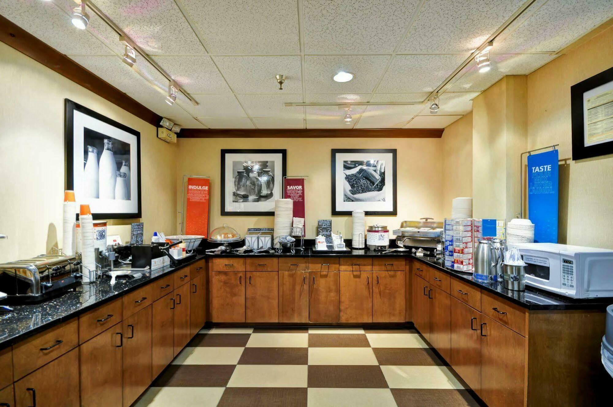 Hampton Inn Memphis Poplar Bagian luar foto